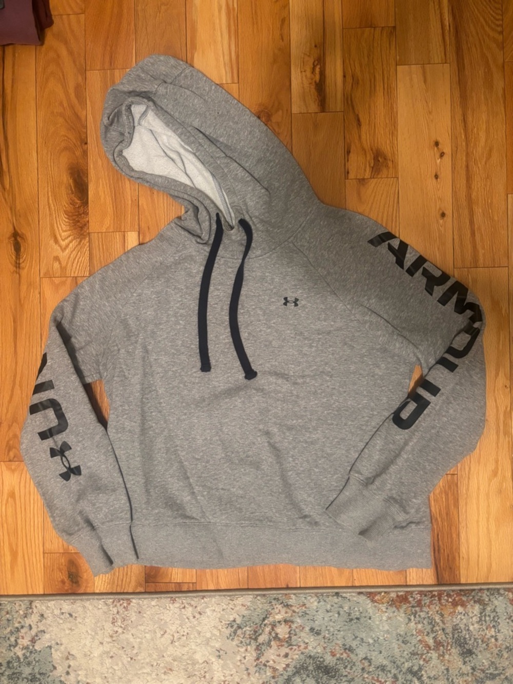 Under Armour women’s Light Gray Pullover Hoodie with Black Sleeve Logo